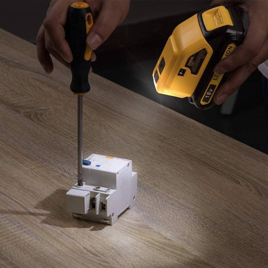 Адаптор за батерии с USB, фенер, 18V DEWALT DCB090, реплика Адаптор за батерии с USB, фенер, 18V DEWALT DCB090, реплика