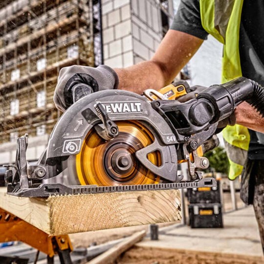 Циркуляр ръчен акумулаторен DEWALT DCS577N,  ф190 мм, 54V, Li-ion